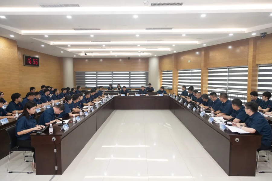 中國重汽集團(tuán)召開2025屆新員工一線實習(xí)工作座談會